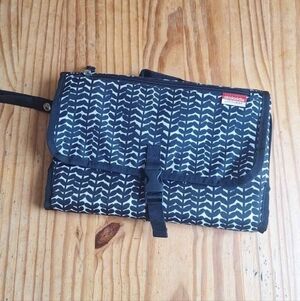 Skidaddle Diaper Changing Station Black White Vine by Skip Hop Pockets Portable